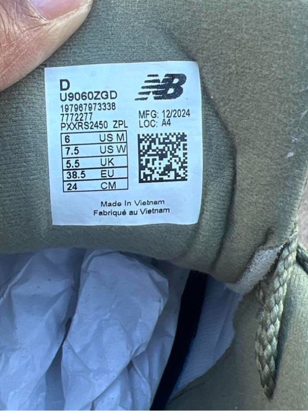 New Balance Olive Green 9060 - Picture 4 of 4